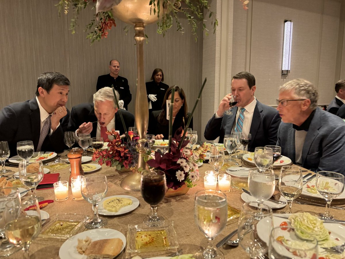 MohnishPabrai's tweet image. Wonderful of the Munger family to continue to host the Friday Charlie Munger dinner. It is now called the Munger Family dinner. Looking forward to the BRK meeting tomorrow. It was a joy to break bread with ⁦@BillGates⁩ and Li Lu and share our memories of Charlie.