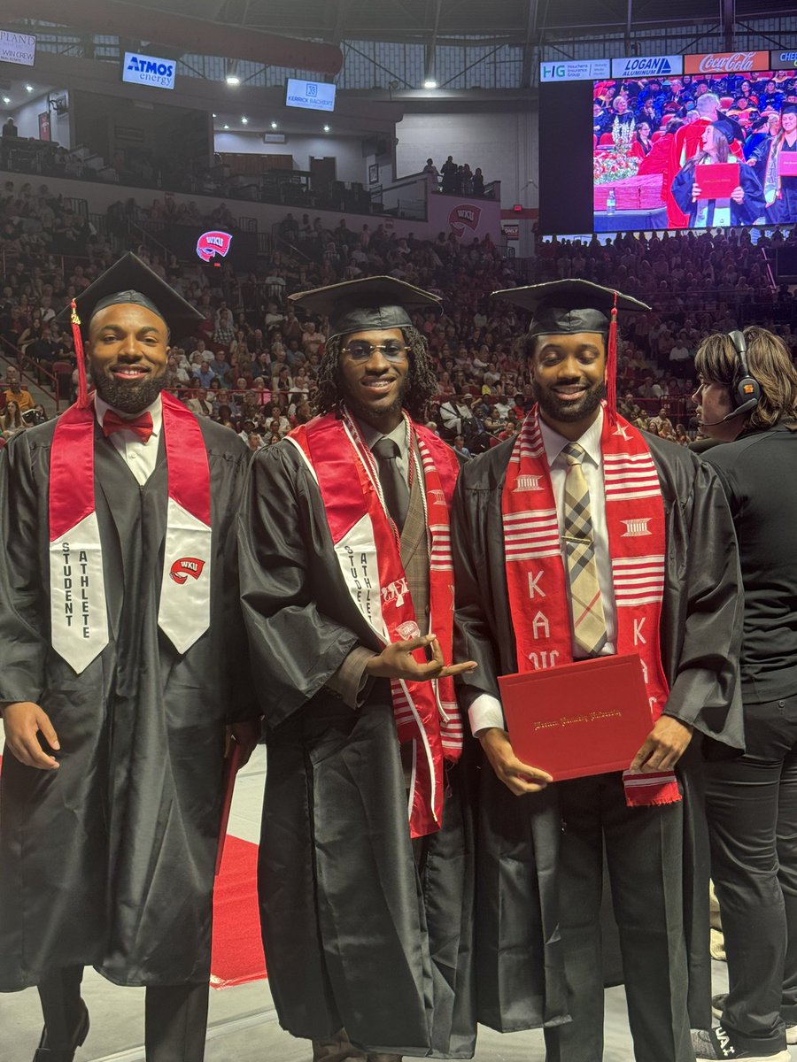 WKUSPM's tweet photo. #SPMgrads https://t.co/JAxt7RAXOT