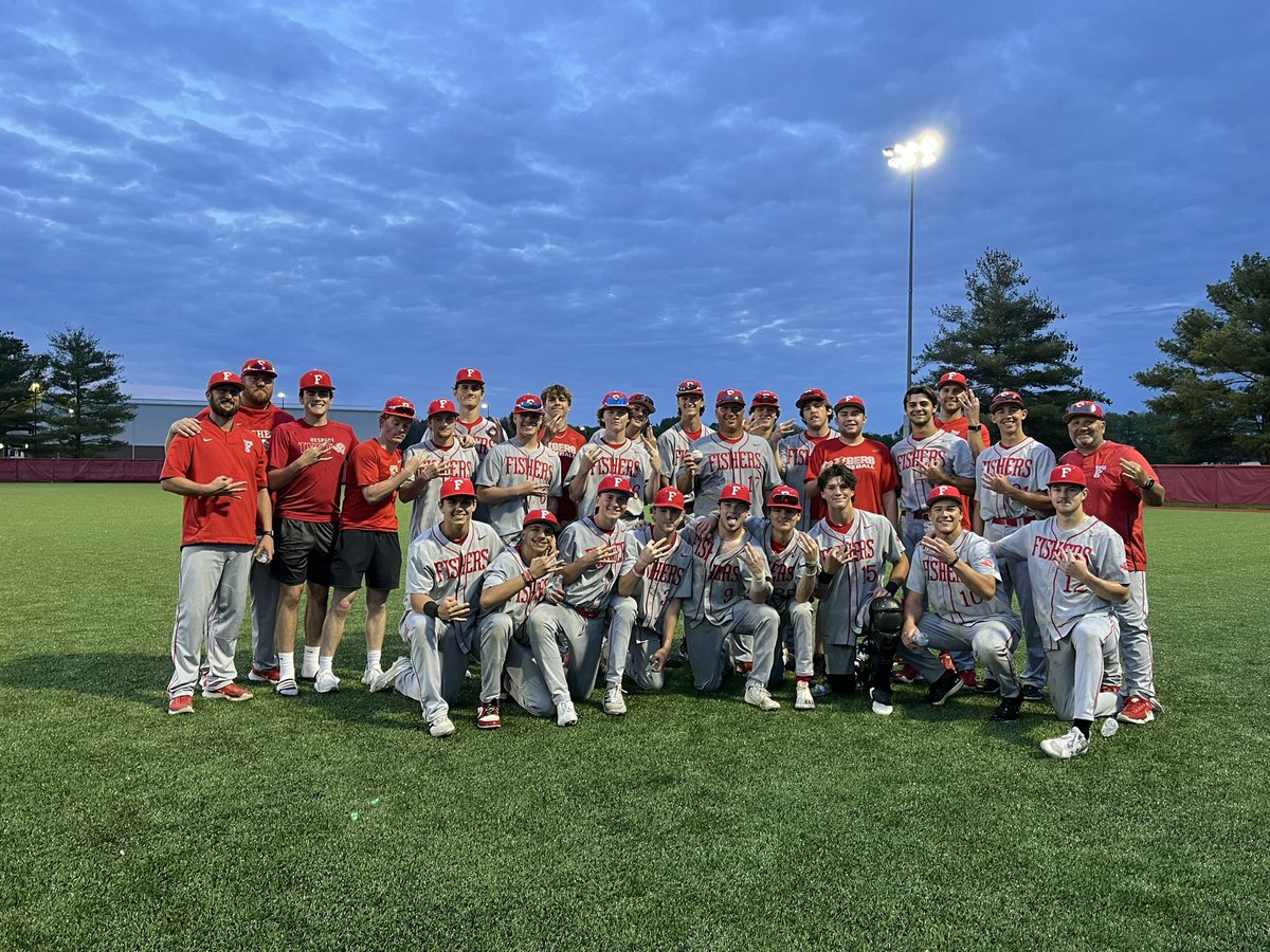 darrensimms14's tweet photo. Congratulations to @CoachCherry17 on winning his 300th game as head coach at Fishers High School.
The best in the business. 

@TigerBaseball17 @FHSTigers @FHSDugoutClub 

@HoosierCConf @IHSBCA @PrepBaseballIN @indyhsscores https://t.co/S7gtKVOJw1