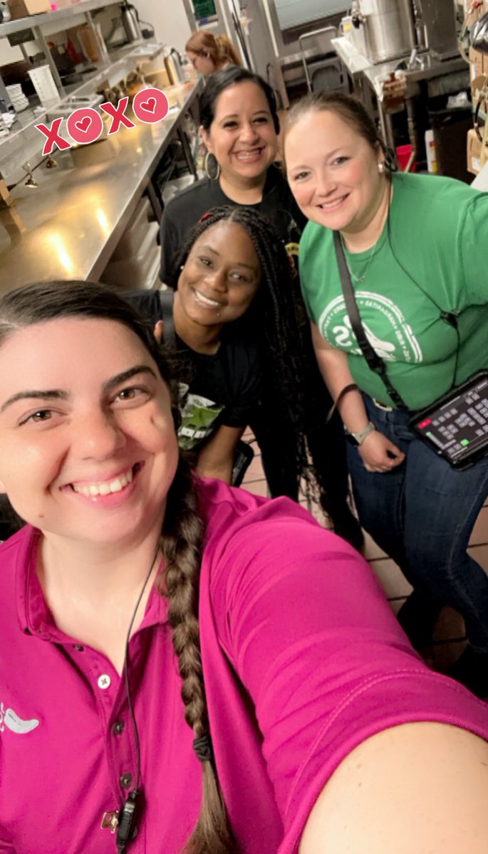 If this isn’t a full circle moment for me, I don’t know what is! 🥹 Coming home to the girlies! 🌶️🫶🏼 They made my first day back a breeze. 💚 #ChilisPalestine #ChilisLove