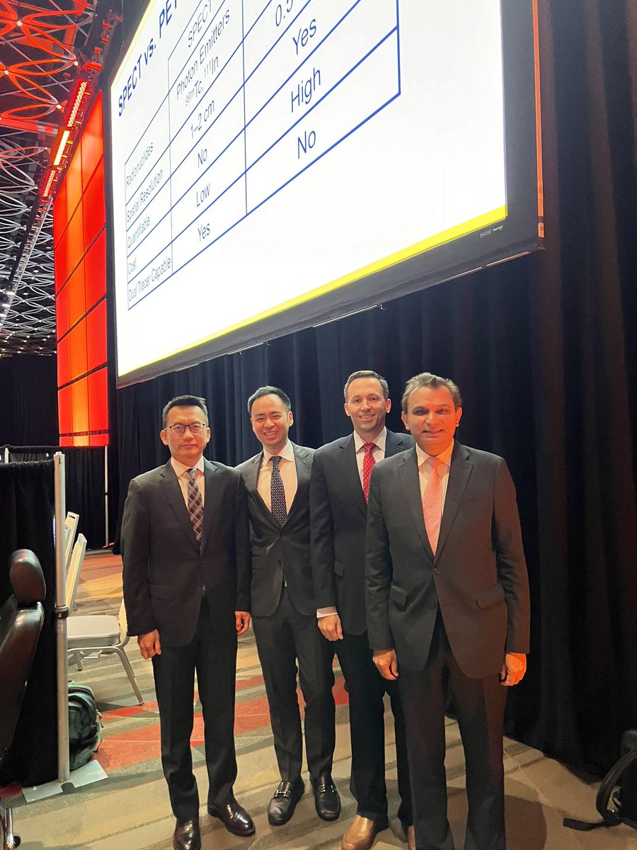 Many firsts for #AI in Urology today at #AUA24 It was a privilege to moderate the first AI-focused @AmerUrological plenary discussion on: 🧩what are the basics of AI 🧩what are its immediate applications in prostate cancer and bladder ca 🧩how do we evaluate AI with rigor 🧩how