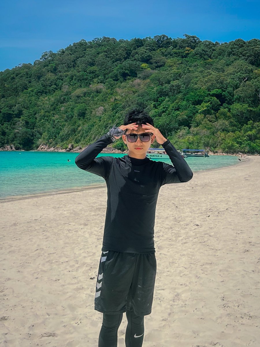 faims__'s tweet photo. Me, myself, and serenity 🏝️ https://t.co/TrF8GWVrau