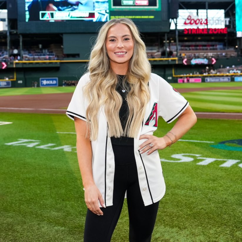 Dbacks's tweet photo. We’re still flipping over this first pitch. 🤸‍♀️

Welcome to @ChaseField, @mykaylaskinner! https://t.co/grcnrKu4oG
