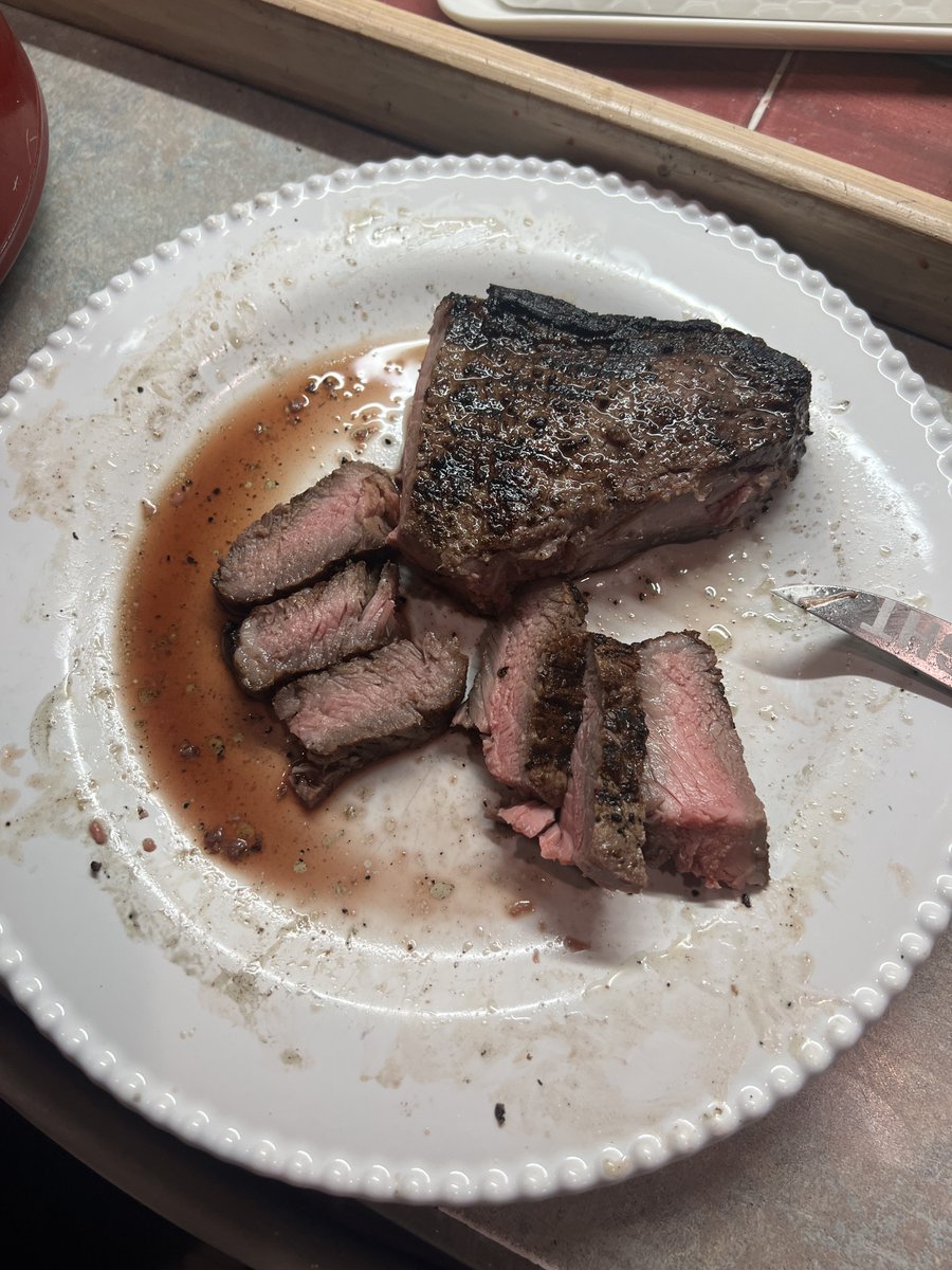 dawgms4's tweet photo. @AliBahdDohgi Big-ass strip steak.  Sous vide and seared. https://t.co/BnPrYjtyqG