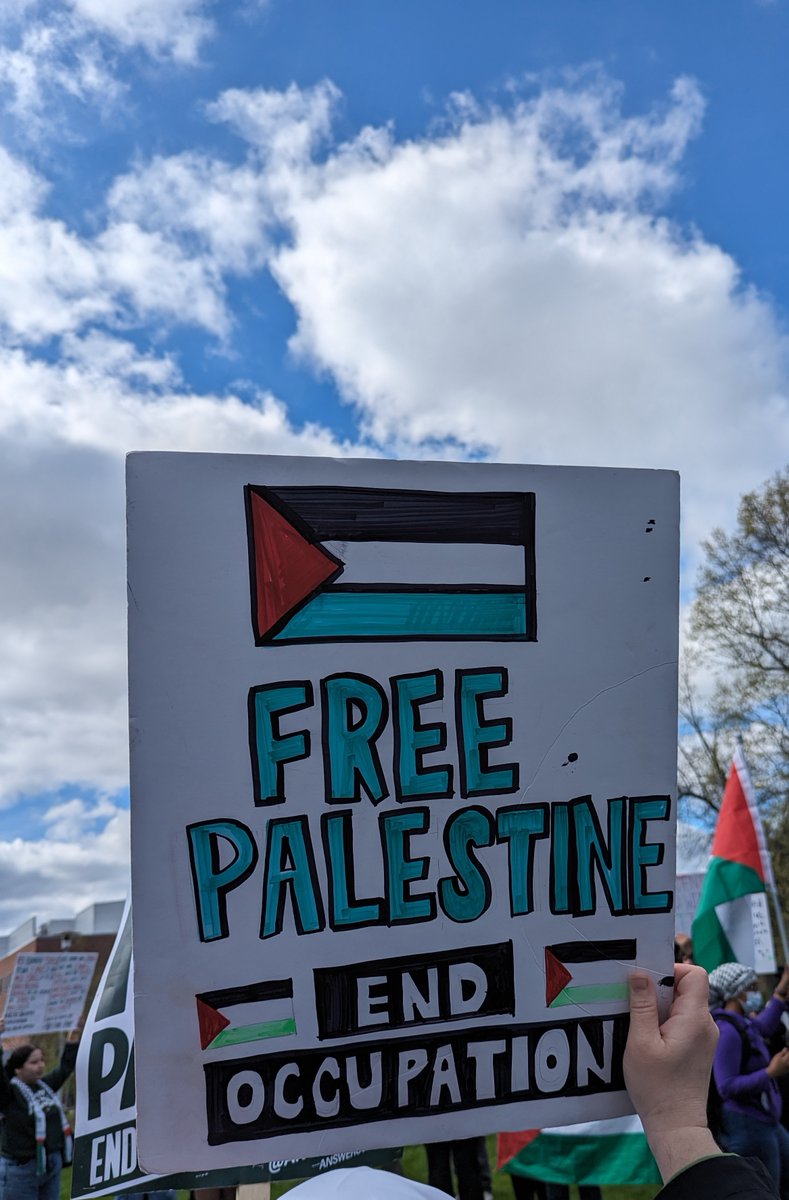 ntanjeem's tweet photo. When politicians fail us, students show us the light #FreePalestineFromApartheidIsrael @WorcesterState @ClarkUniversity @WPI @holy_cross https://t.co/eNOJ1ejgID