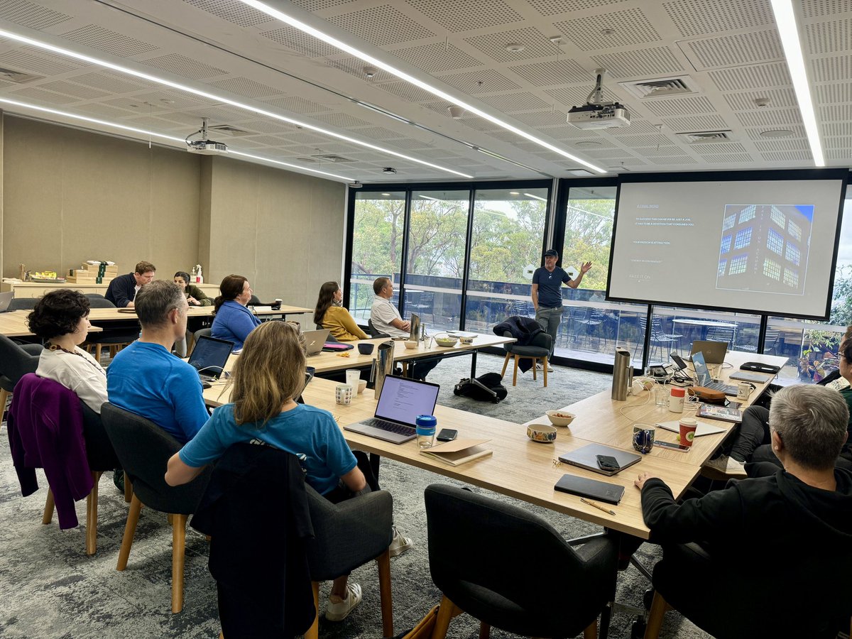 It was great to present a keynote with the Hatch Accelerator participants @tarongazoo this morning. A very talented group of pioneers who are ready to make the world a better place.💚 🔜 #thepassitonacademy 👉🏼 linktr.ee/passitonclothi… @OStyle2 @ReadingThePlay