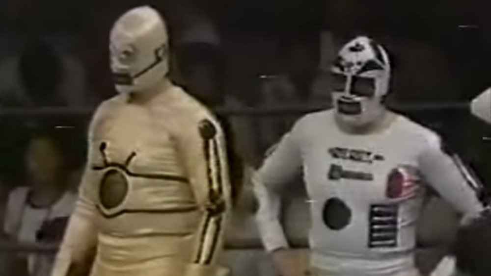 May the 4th be with you! AJPW back in 1979: 2 wrestlers dressed as C-3PO and R2-D2!