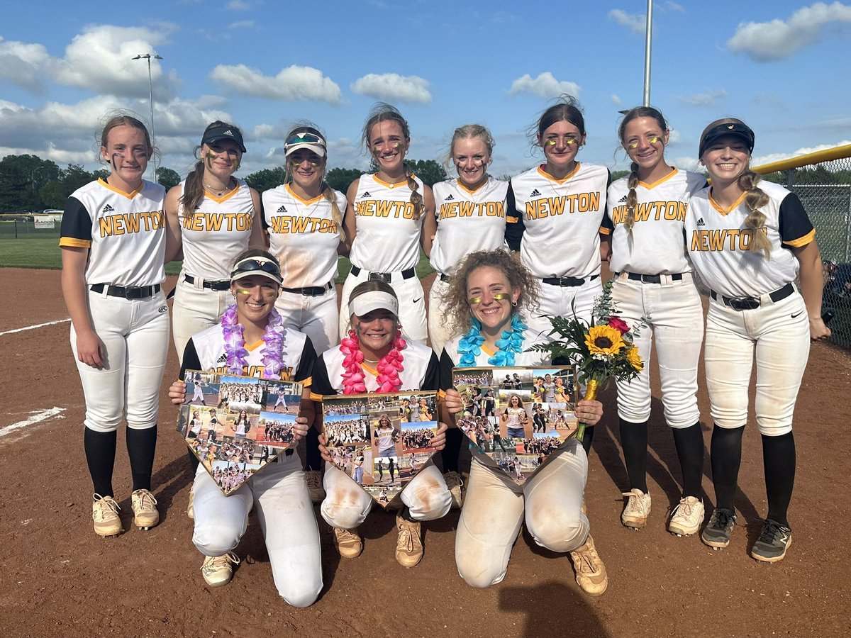 RailerSoftball's tweet photo. Great win over Campus 14-9 on Senior Night! Way to work!! #RailerPride @GoRailers https://t.co/gAeS084aCd