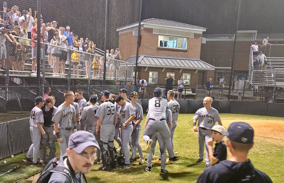 JUDD SYER O'CLOCK

Hero of Oxford's victory in 11-inning Calhoun County final gets it done again in the 12th as Yellow Jackets turn away Mountain Brook in Game 3 of their Class 6A quarterfinal series.

easportstoday.com/2024/05/03/liv…