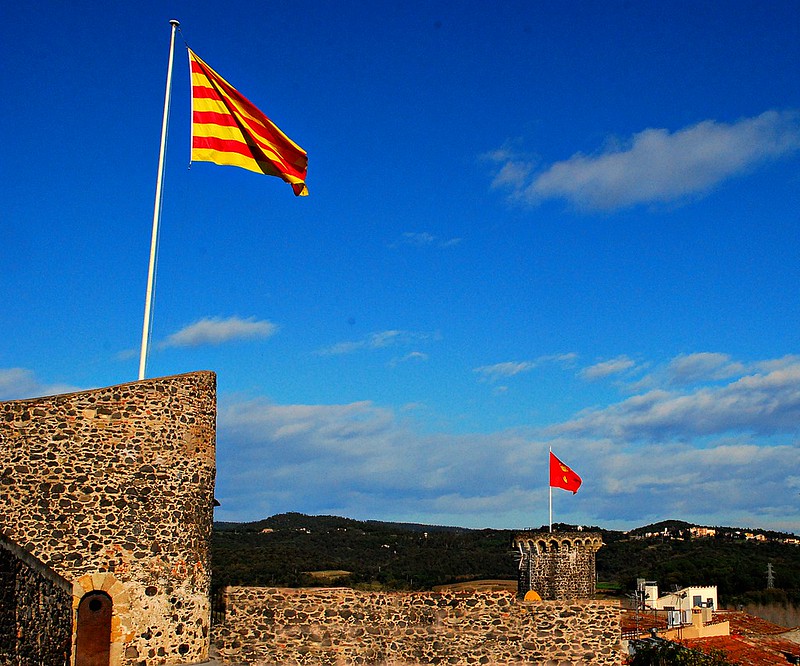 Vescomtat de Cabrera,jurisdicció feudal del Principat de Catalunya regida pel llinatge dels Cabrera,s'estenia part l'actual comarca de la Selva,l'Alt Maresme,l'extrem est del Vallès Oriental,el Collsacabra,a Osona. La capital econòmica,administrativa del vescomtat era Hostalric.