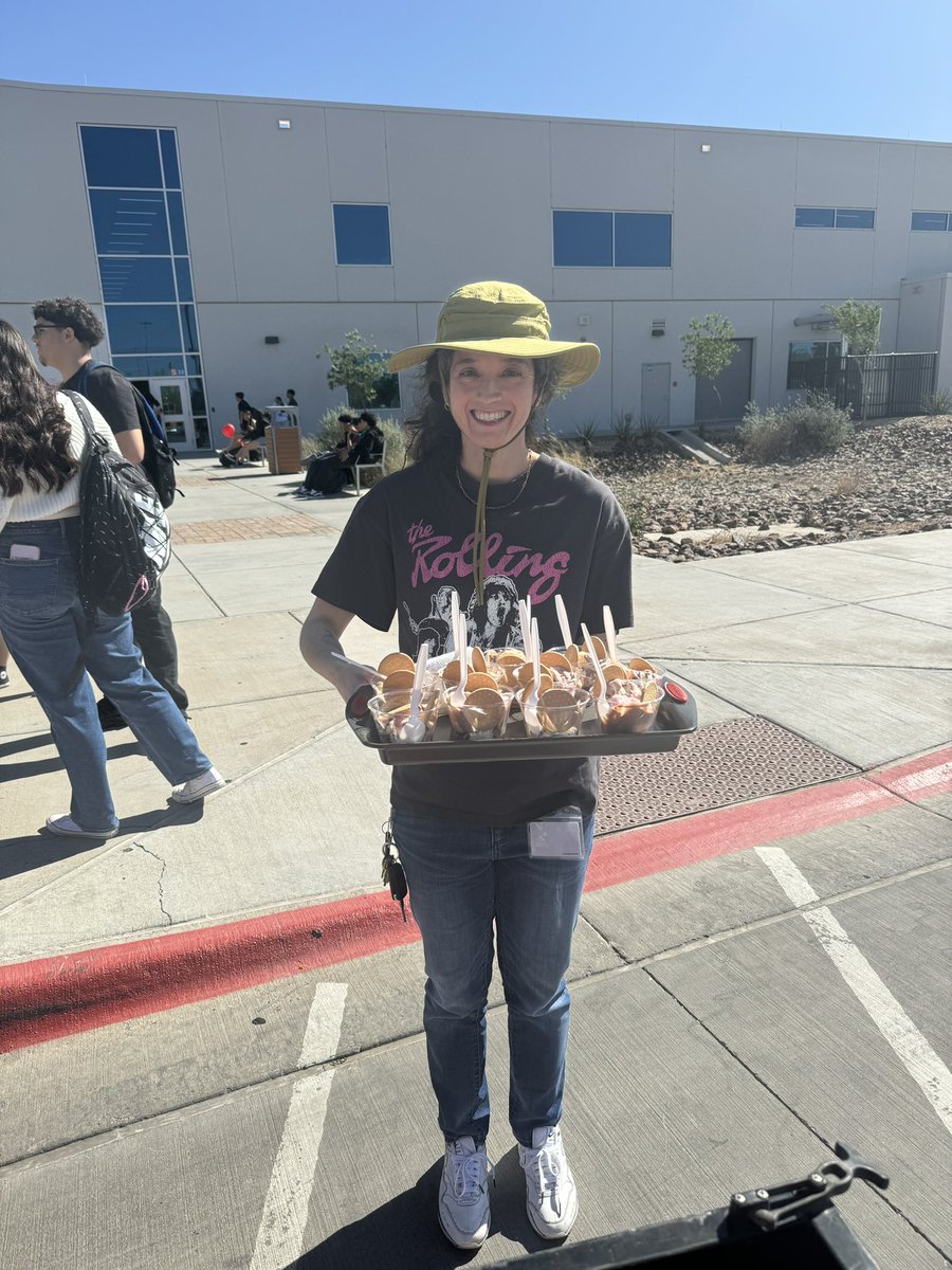 Huge S/O to our very own food science teacher Ms. Galindo for treating Admin to some delicious ice cream during bus duty. #BulldogNation @Socorro_HS1