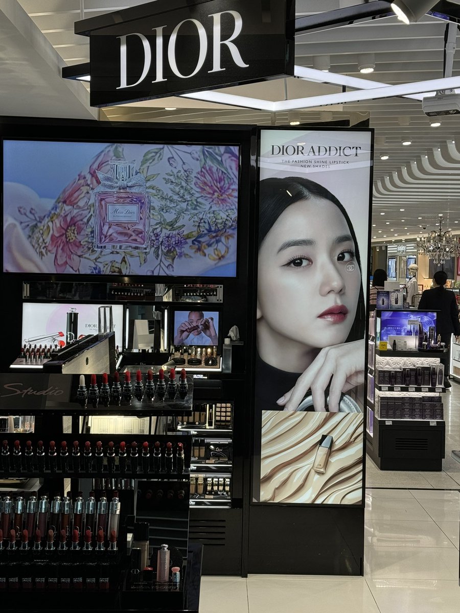 Jisoo dior addict campaign2024
📍 Macau Airport✈️