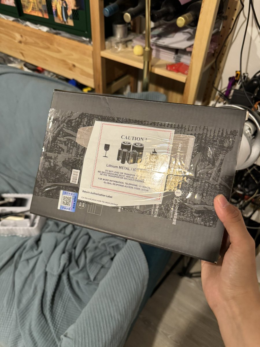 AgainstBully17's tweet photo. 🚨 @AmazonUK I need your help! I returned items as directed but haven't received my refund. Your team says it was sent to the wrong place, but I followed your instructions. Can we sort this out? #CustomerService #RefundIssue" https://t.co/dm5jlpXrVa