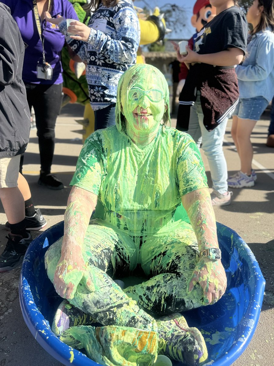 AGuerrero_HHES's tweet photo. Can you guess who the Hornets preferred to slime the most!? 🤭💚🧪 Ms. @HHeights_ES? Was it Ms. @ELuna_HHES? Or Ms @edithc_HHES? #PrincipalChallenge #GreenSlime https://t.co/x9pGsSLZbs