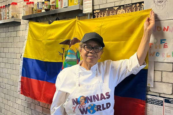 Comida de exportación. Lupita Mindo, de 74 años, fue la primera abuela ecuatoriana en cocinar en el afamado restaurante Enoteca María de Staten Island, que se caracteriza por invitar a cocinar a abuelas de todo el mundo. #NuevaYork