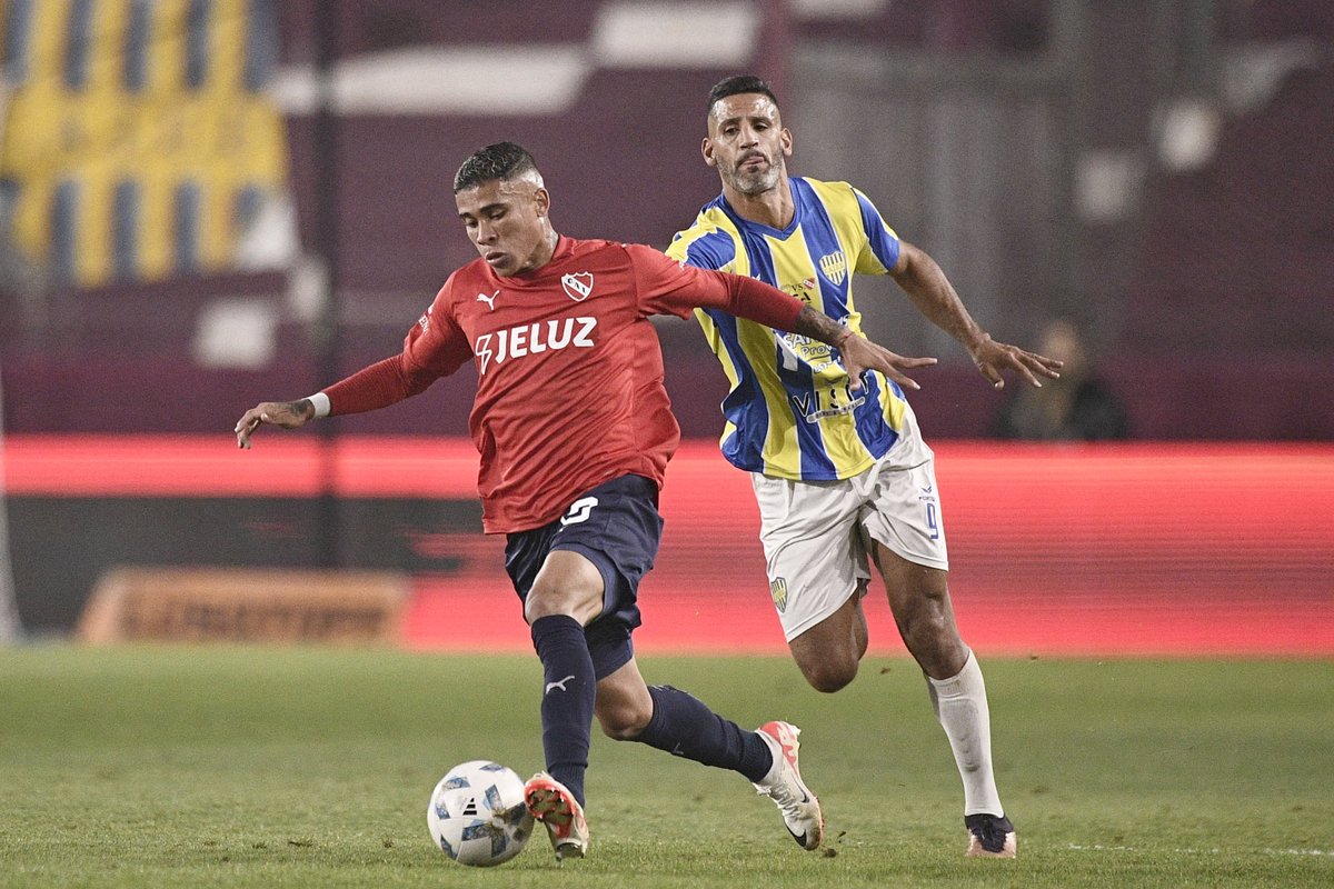 #Independiente Venció 2-0 a Juventud. Terminó imponiendo la diferencia de categorías, y después del primer gol casi no sufrió sobresaltos.
Queda en deuda desde el juego, una línea que aún no se alcanza a entender. Al menos yo.
Ahora espera al ganador de El Porve y el Tomba.