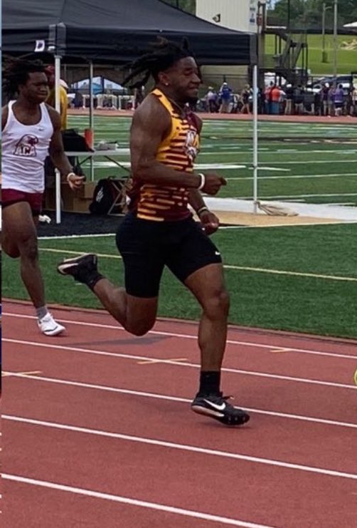 195lbs and qualifying for the 100m final Sheesh @kencherry25 #BuiltByMA