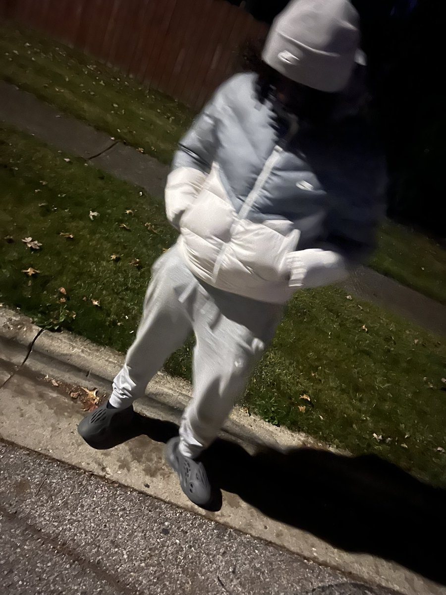 $plizzy🚷 tweet media