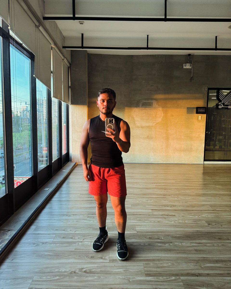IAm_JDC's tweet photo. On days when you don't feel your best, showing up is half the battle won. Your body and mind will thank you for pushing through the discomfort. Remember, progress is made not only in the moments of strength, but also in the moments of perseverance. 🔥💪🏼

#fitness #motivation #gym https://t.co/NtSaYqEtl7