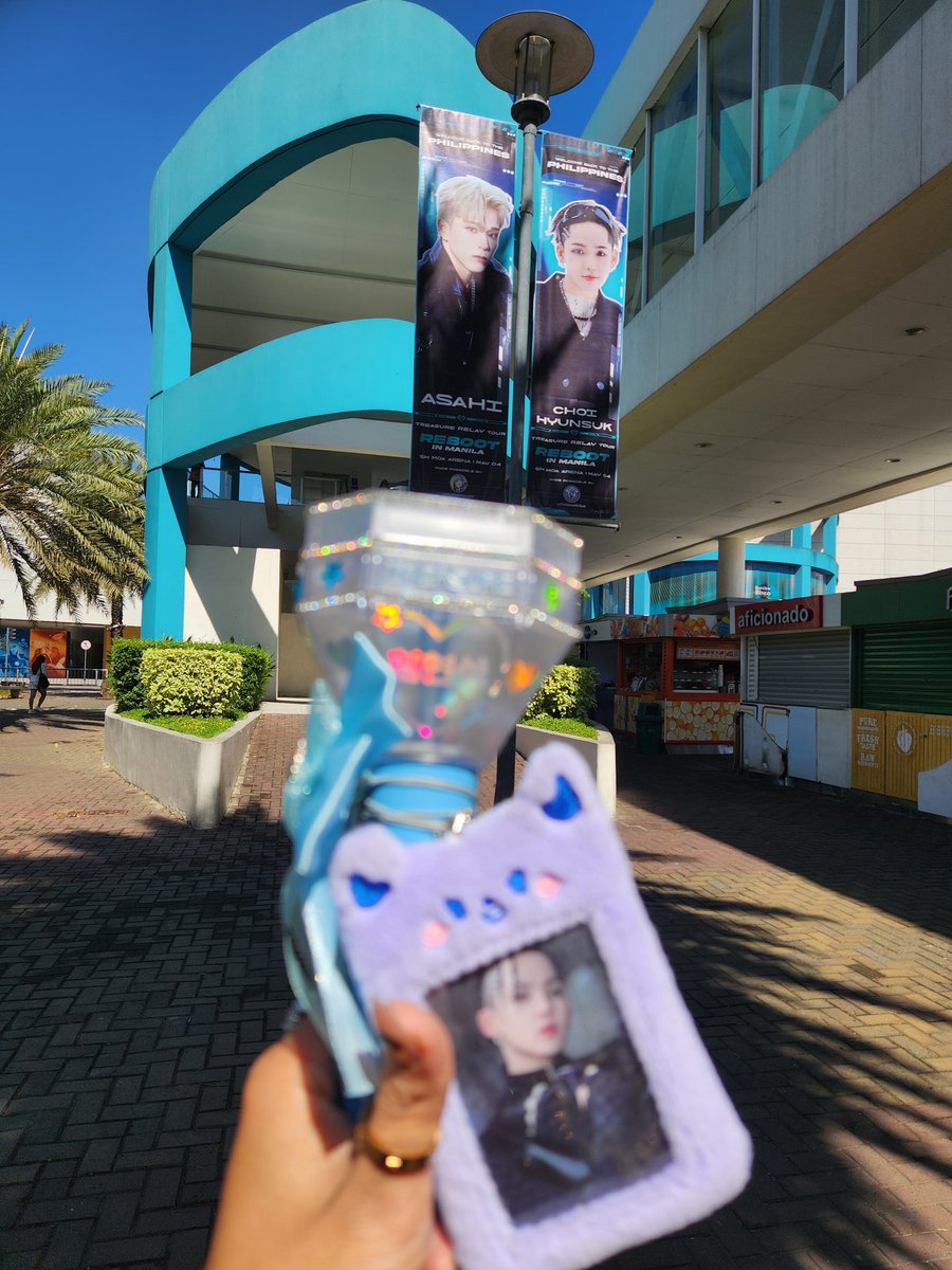 7Chill_Shining's tweet photo. Hello Skies / Teumes  .Friendly asking since this is my first time in Manila .I don't have any teume friend here .I'm alone came from Singapore .My flight landed early morning at 6am .Now I'm alreafy at SM mall .Is there any skies I can go with ? 😭

#TREASURE_REBOOT_IN_MANILA https://t.co/7CKVuNIWyM