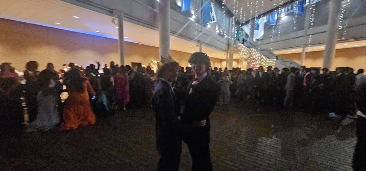 SBRileyhigh's tweet photo. Congratulations to @rileyhigh 2024 Prom Kings & Queen Deckeyla Guerreo (middle), Isaiah Taylor (Left), & Joel Kricheff (Right). #SafeProm https://t.co/Ef9SJDECNC