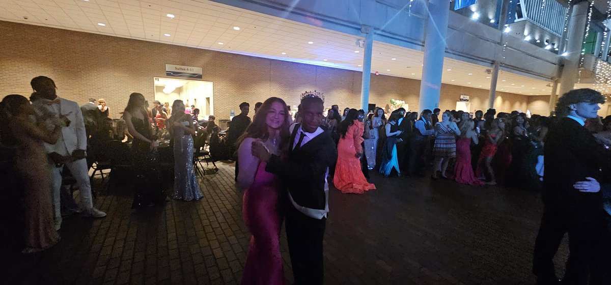 SBRileyhigh's tweet photo. Congratulations to @rileyhigh 2024 Prom Kings & Queen Deckeyla Guerreo (middle), Isaiah Taylor (Left), & Joel Kricheff (Right). #SafeProm https://t.co/Ef9SJDECNC