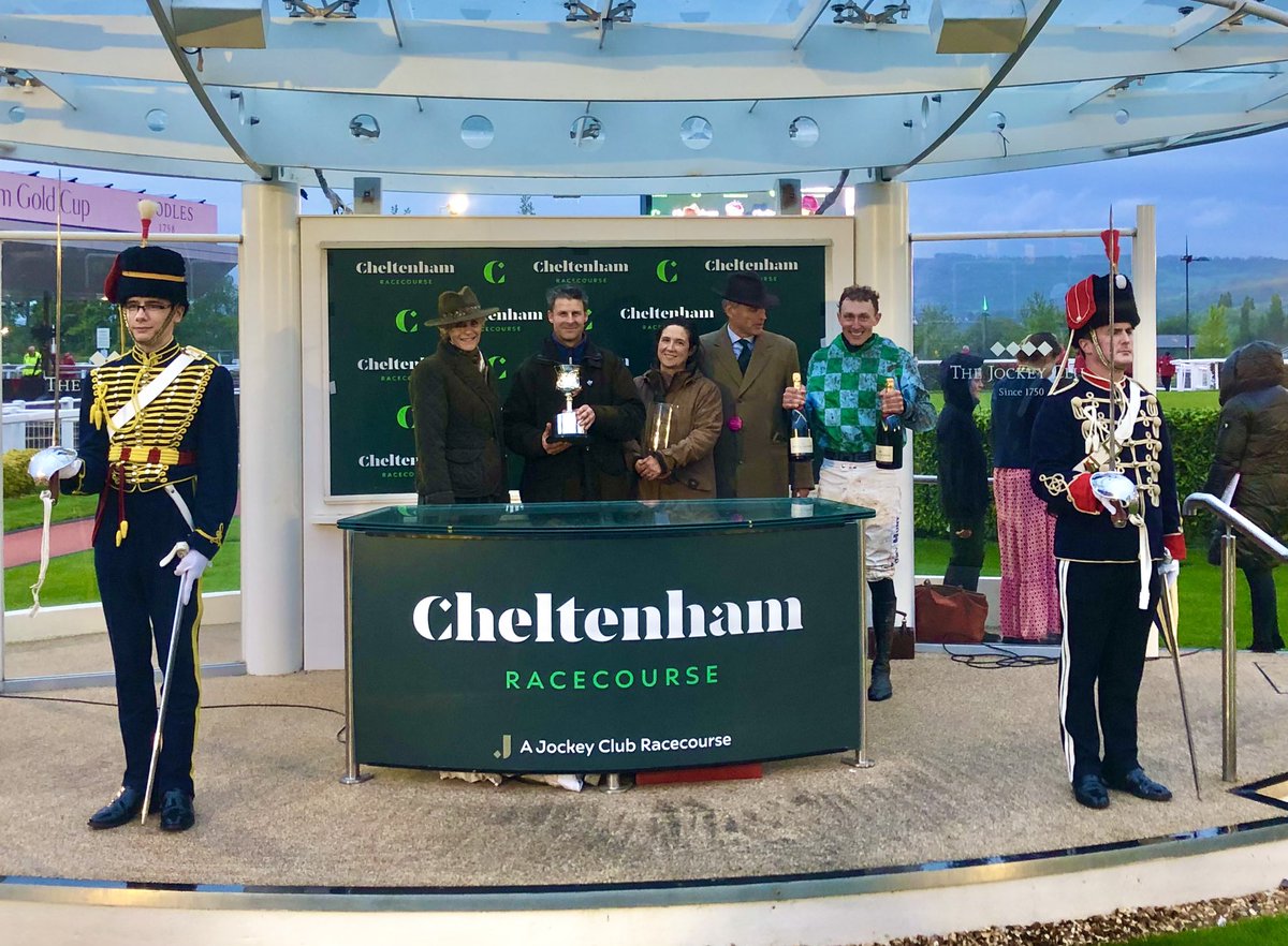 Lady Lucinda de Mauley presented the winner of the RGH Open Hunters Steeplechase with the RGH Cup @CheltenhamRaces @WessexYeomanry #CheltenhamRaces #gloucestershire