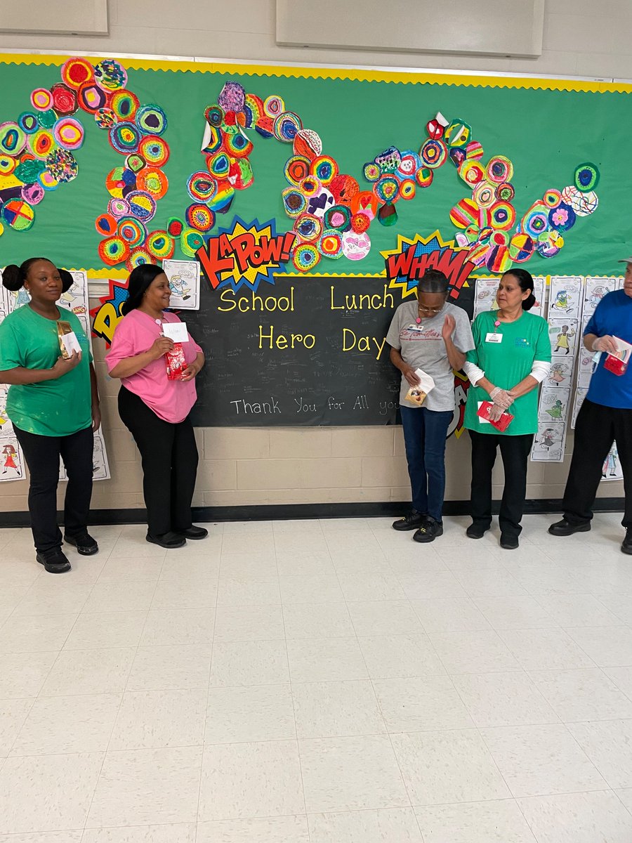 👩‍🍳👨‍🍳SSE School Lunch Heros! They work so hard to make sure our kids get what they need! Thank you to our team! 🦸‍♀️💥🦸<a href="/DrAylinMartinez/">Aylin Martinez</a> <a href="/SBISD/">Spring Branch ISD</a> <a href="/SBISDSNS/">Spring Branch ISD School Nutrition Services</a> @MrsVTristan
