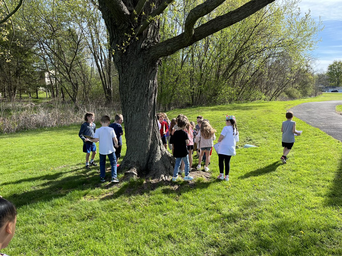 LPlanck910's tweet photo. After reading Escargot and the search for spring in the #PalmerLibrary, we went outside and searched for signs of spring ourselves! https://t.co/UkIBpQJI19