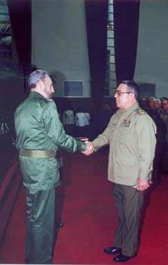General Andollo de #Cuba Hombre íntegro y lleno de sabiduría. Duele mucho, solo siendo fiel a sus principios reconforta esta pérdida física. Como él; serle fiel a #Fidel, a Raúl y a la Revolución, es mí compromiso.