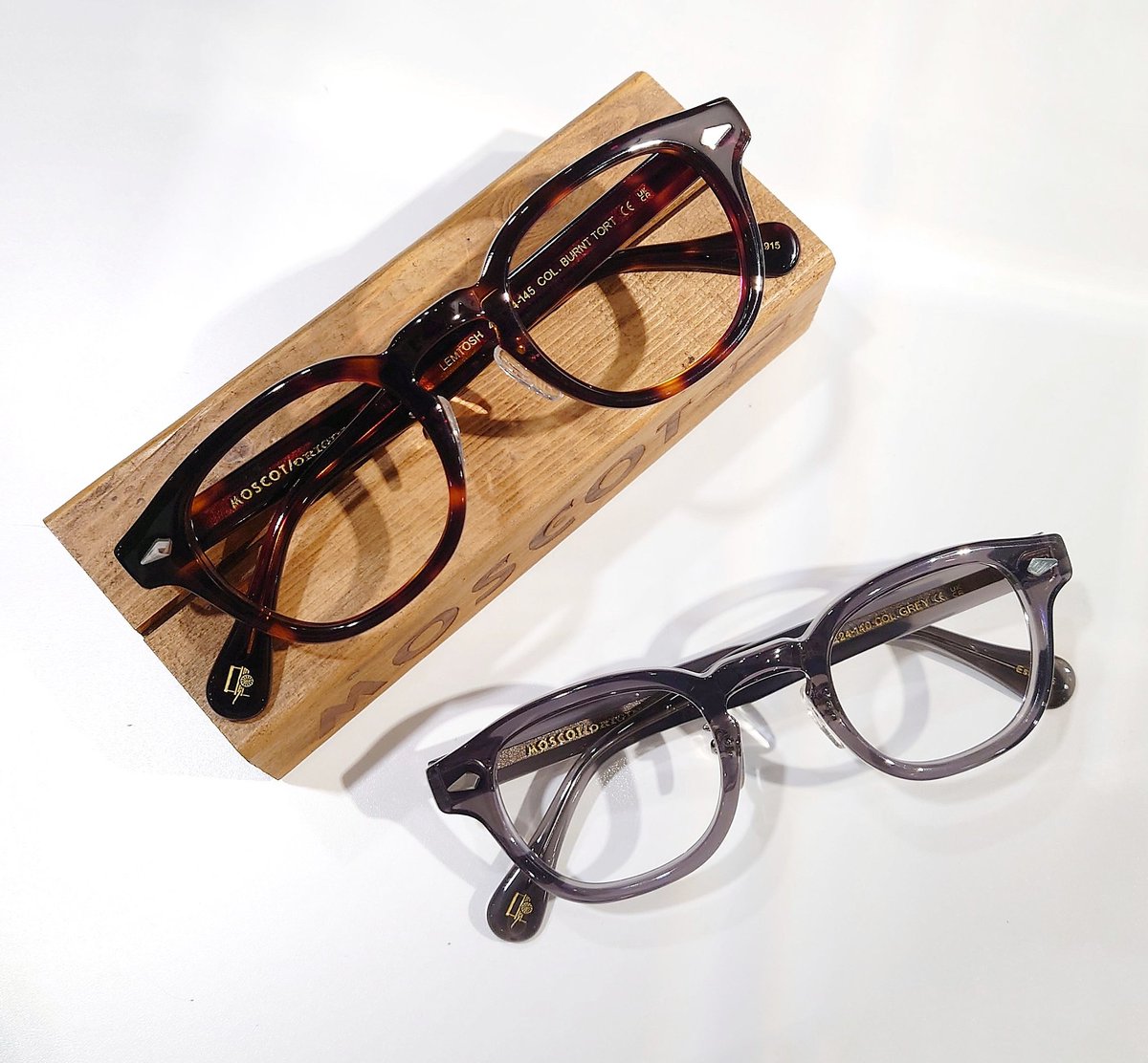 当店でも人気のMOSCOT LEMTOSH⁡
⁡問い合わせの多い2色が入荷です
⁡⁡
⁡MOSCOT
LEMTOSH MP⁡
⁡BURNT TORTOISE、GREY

《営業時間》
【ショッピング】
平日 11:00～21:00
土日祝 10:30〜21:00

⁡#新宿 #ルミネ #ルミネエスト #アイウェア #メガネ #サングラス #tlip⁡ #moscot #モスコット