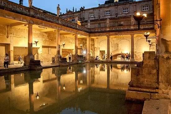 Roman Baths (England) were built in 75 AD, during the reign of Emperor Vespasian, in the city then called Aquae Sulis.  

In fact, in this region, since 10000 BC, thermal water appears to have emerged from the subsoil, which is still visible today.

#drthehistories