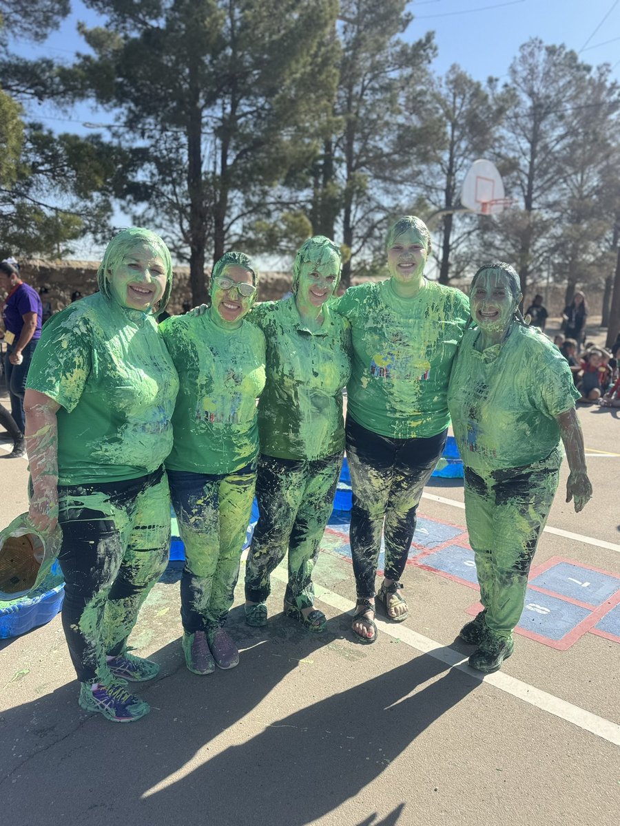 AGuerrero_HHES's tweet photo. Our Admins would truly do anything for our Hornets! 🧪🐝 Best Admin Team ever!! 💚💛 #PrincipalChallenge #ReadAThon #OnlyAtTheHeights https://t.co/C63HmIqDLd