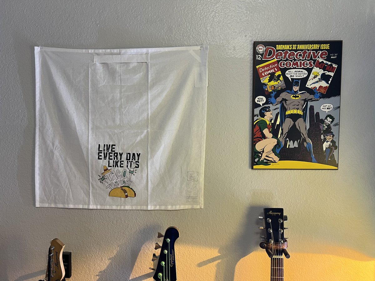 I hung it above the instruments in the office. 🙂💨💨💨😎

#batman #detectivecomics