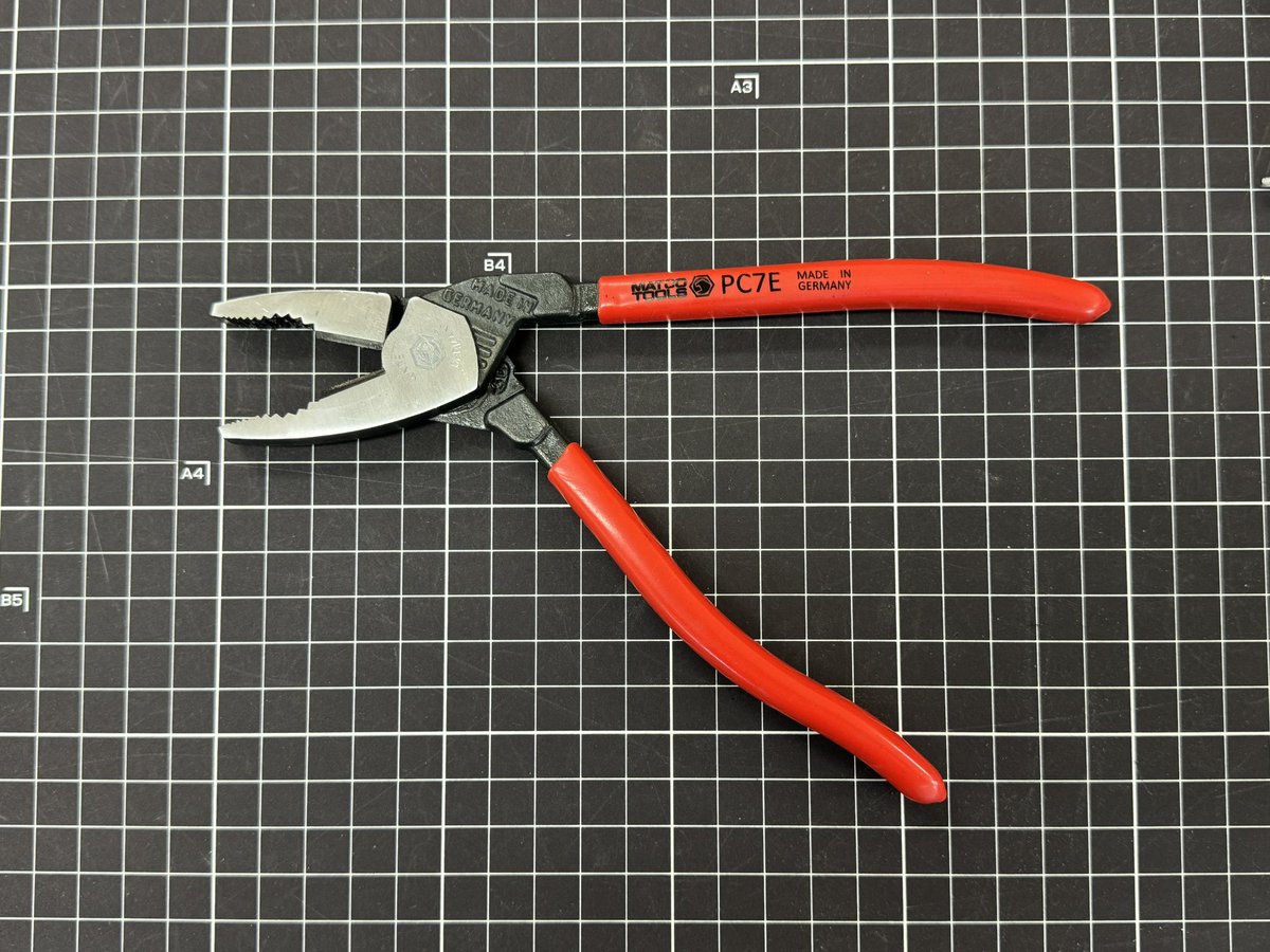 Kai_ZO6LS7's tweet photo. #MATCO
Angled Long Nose Pliers Set
MEID IN GERMANY
有ると便利なシリーズ👏
MATCOの
アングルノーズプライヤーセット
手の届き難い場所に…
アクセス出来る角度が
有難い😃
エンジンルームや車内の狭所でも
挟む・摘む・引張る・切る・他に
微妙なアングルが必要な時に
大活躍するぞ👍👍 https://t.co/rXyrqV1E9R