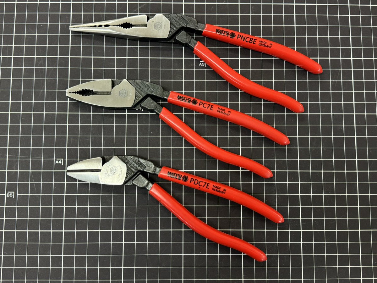 Kai_ZO6LS7's tweet photo. #MATCO
Angled Long Nose Pliers Set
MEID IN GERMANY
有ると便利なシリーズ👏
MATCOの
アングルノーズプライヤーセット
手の届き難い場所に…
アクセス出来る角度が
有難い😃
エンジンルームや車内の狭所でも
挟む・摘む・引張る・切る・他に
微妙なアングルが必要な時に
大活躍するぞ👍👍 https://t.co/rXyrqV1E9R