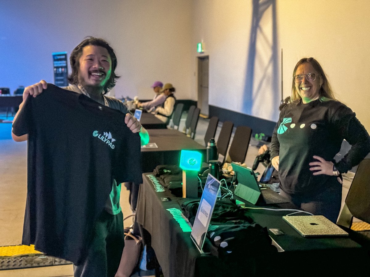 👕 Look who's rocking the Lilypad swag!

It's fantastic to see @ETHGlobal Sydney hackers crushing it with their Lilypad-powered projects.

Want Lilypad build advice, too?

✨🟩✨Find our team by the green glow cube!