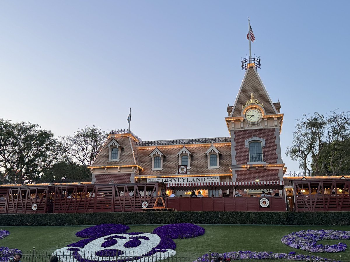 I’m enjoying one last visit to Disneyland before I spend a week at Walt Disney World.