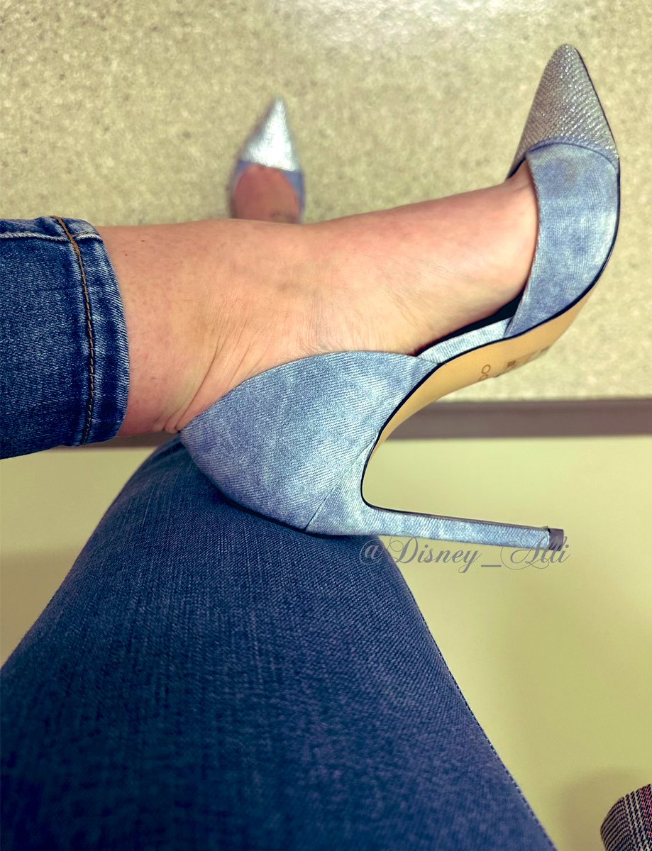 It’s an @aldo_shoes night #shoes #shoefie #shoesoftheday #sotd #outfitoftheday #ootd #highheeledshoes #pumps #highheellife #highheellover #highheeladdict #shoelover #shoefreak #shoeporn #shoewhore #shoeaddict #shoeaholic #shoeaddiction #heelsporn #heels #dorsayheels #showoff