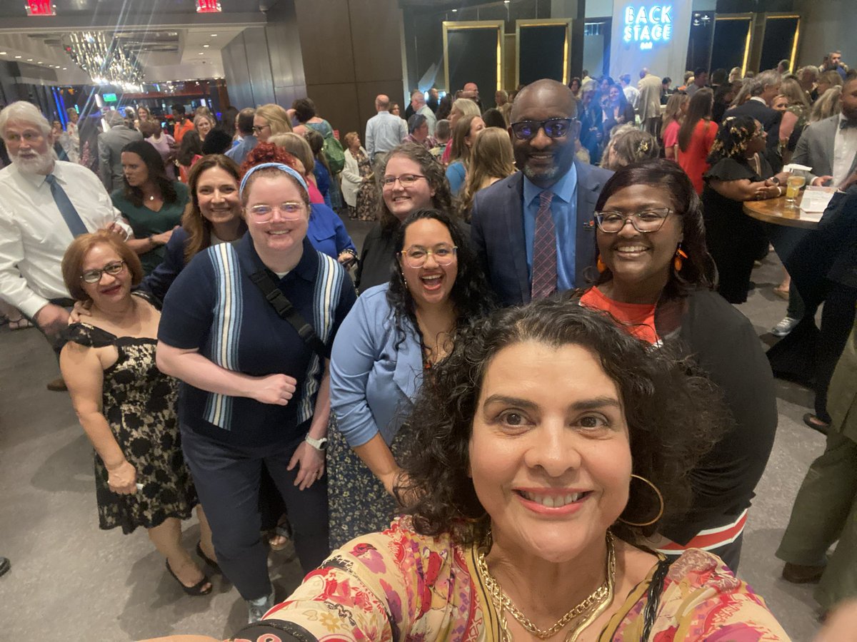 Felicidades 💕Congratulations <a href="/MsContrerasTHES/">Cindy Contreras</a>  por su nombramiento a Maestra del año.  Se que ha sido la inspiración de muchos estudiantes.  Love Ms. Contreras  #AACPSTOY
#EiE2024 #TOY2024 #AACPSAwesome