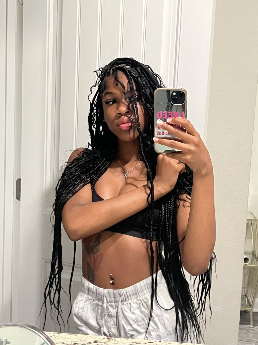 marihyaaaa's tweet photo. I would sit in the mirror for hours I love mirror pictures https://t.co/vNnALD8YXV