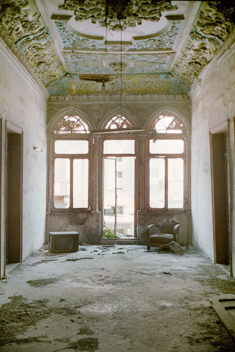Decaying palace with ornate ceiling 📷 Zenit E 🔎 Mir-1b 37mm Film: #washix #35mm Lebanon; June 2023 #filmisnotdead #believeinfilm #filmphotography