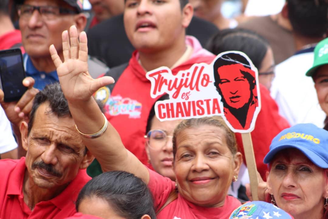 ¡Gran ola de amor y valentía en Trujillo! Es lo que se puede ver y sentir en este gentío hermoso del municipio Valera, es su fuerza y coraje la que nos mantiene fuertes, con esas ganas de salir adelante y listos para construir el futuro próspero de nuestro pueblo venezolano.