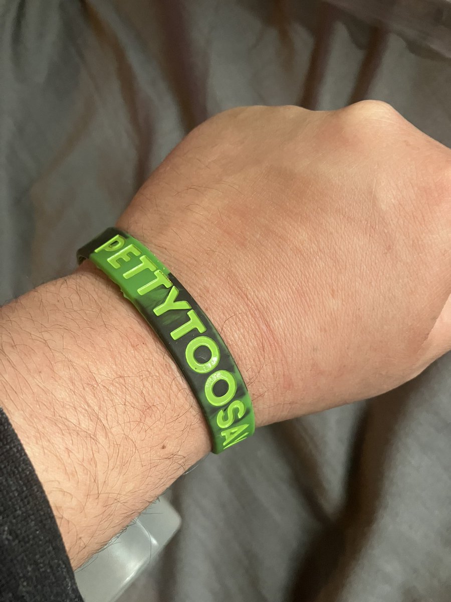 Pettytoosav's tweet photo. If I see you at Dream Hack Dallas TX I got GOODIES for you! Can’t wait to see everyones beautiful smiles! Starting up the pin trend again! @DreamHack @StakeEddie @Trainwreckstv #DHDallas #pickkick #kick https://t.co/Lcx5mR5bC4