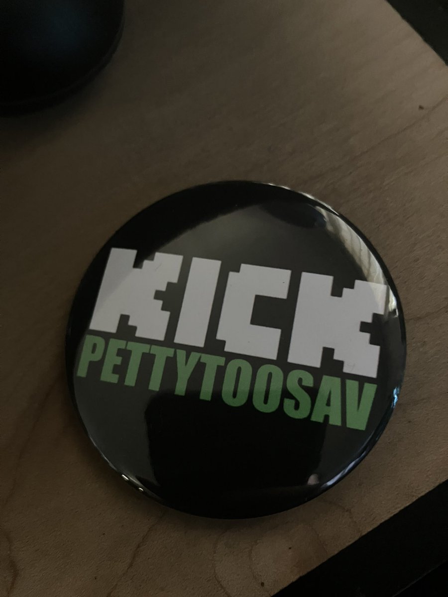Pettytoosav's tweet photo. If I see you at Dream Hack Dallas TX I got GOODIES for you! Can’t wait to see everyones beautiful smiles! Starting up the pin trend again! @DreamHack @StakeEddie @Trainwreckstv #DHDallas #pickkick #kick https://t.co/Lcx5mR5bC4