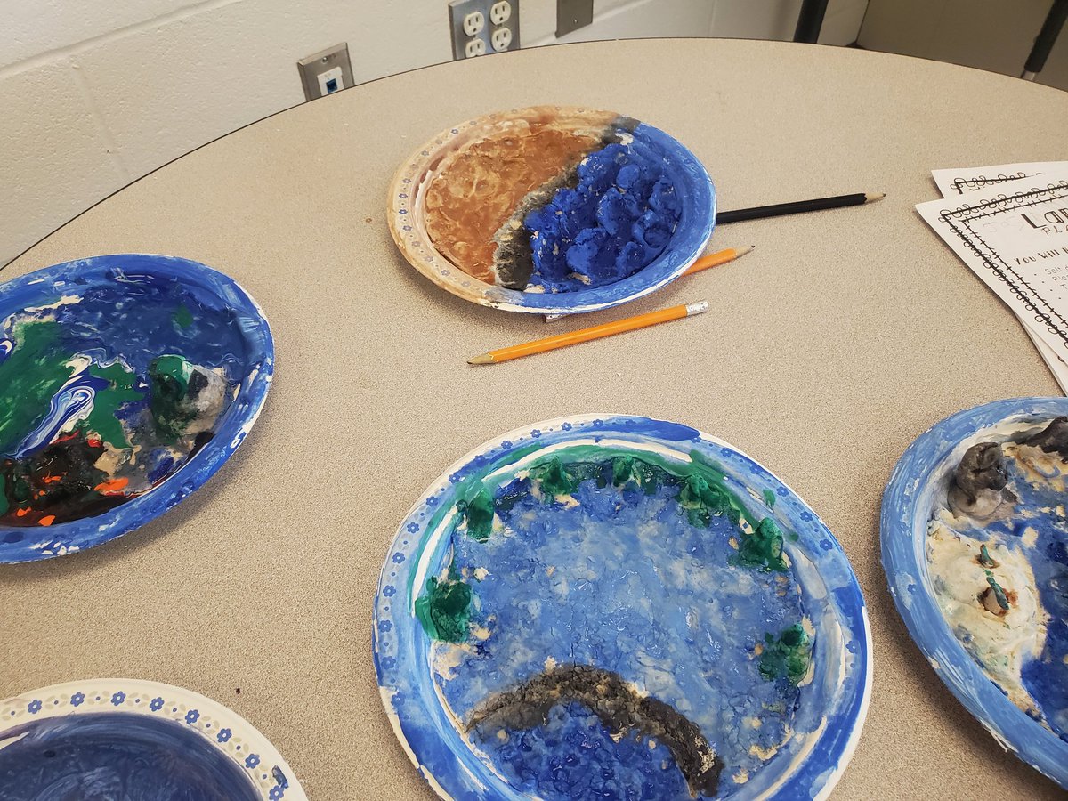 PriyankaDPrasad's tweet image. Getting our hands dirty with salt dough to make our landforms! @TribuneDrive #globalcommunities #perfectforrainydays