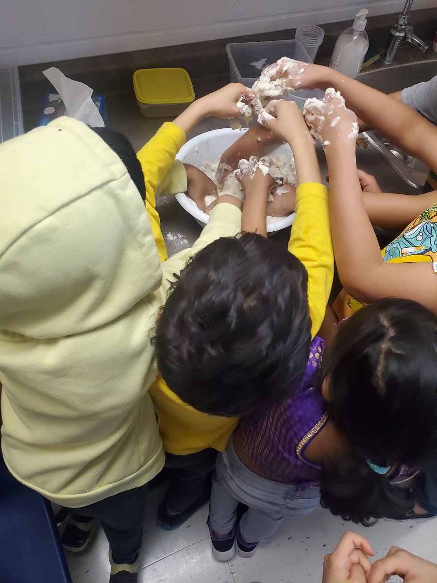 PriyankaDPrasad's tweet image. Getting our hands dirty with salt dough to make our landforms! @TribuneDrive #globalcommunities #perfectforrainydays