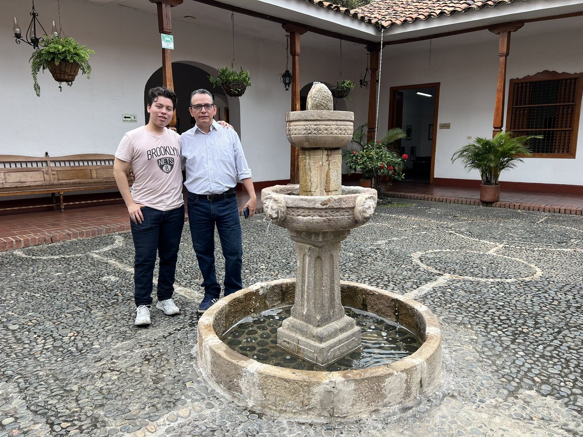 SMP_CALI's tweet photo. Hoy nos visitaron ciudadanos del barrio San Luis, en recorrido por el Centro Histórico de Cali. Nos llena de alegría que caleños conozcan la historia de nuestra ciudad. https://t.co/eKdPbSIG0t