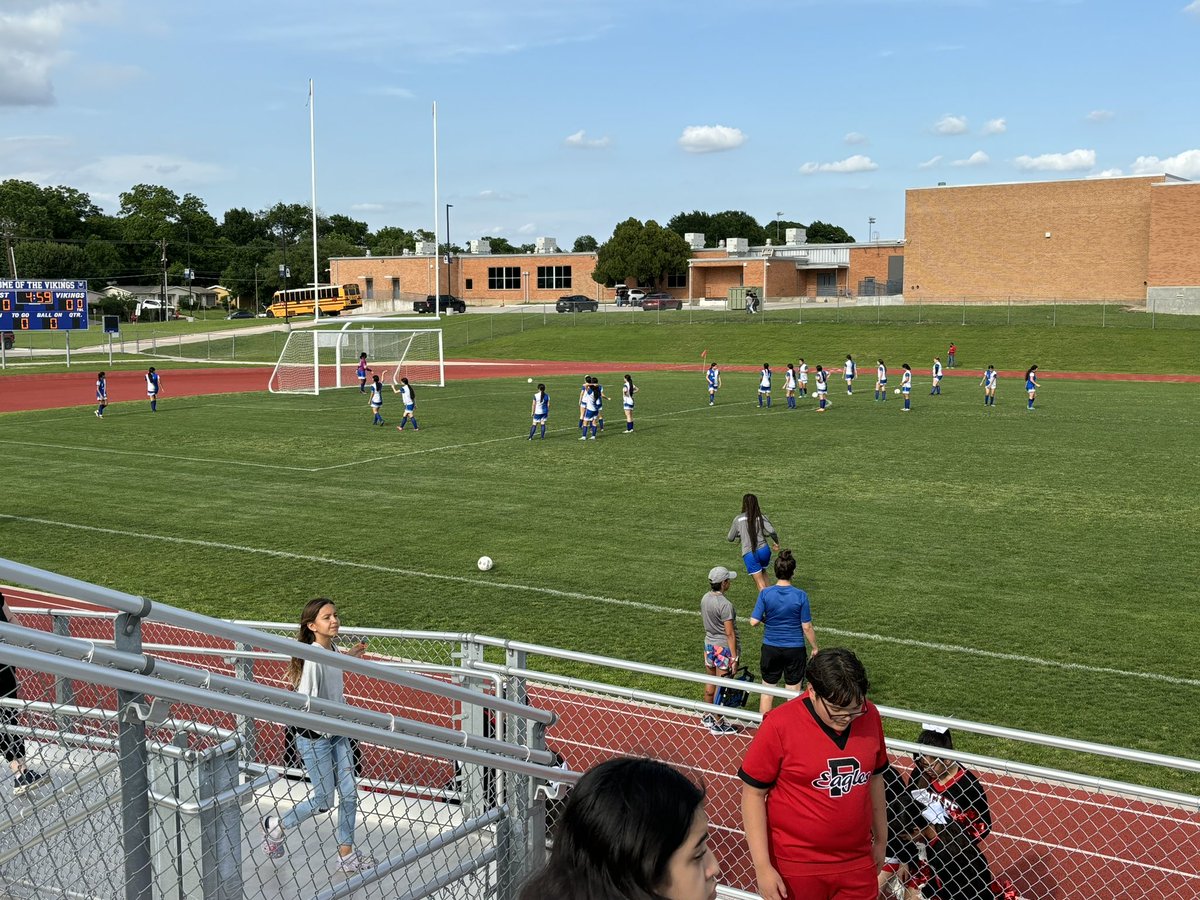Vivian Field soccer about to get going!! Girls play at 5:30 and the Boys follow at 6:30!! #Rowtheboat <a href="/CFBathletics/">CFB Athletics</a> <a href="/RamirezCoach/">Michael Ramirez</a> <a href="/vivianfieldms/">Vivian Field Middle School</a> <a href="/PutterRenee/">Renee Putter</a>