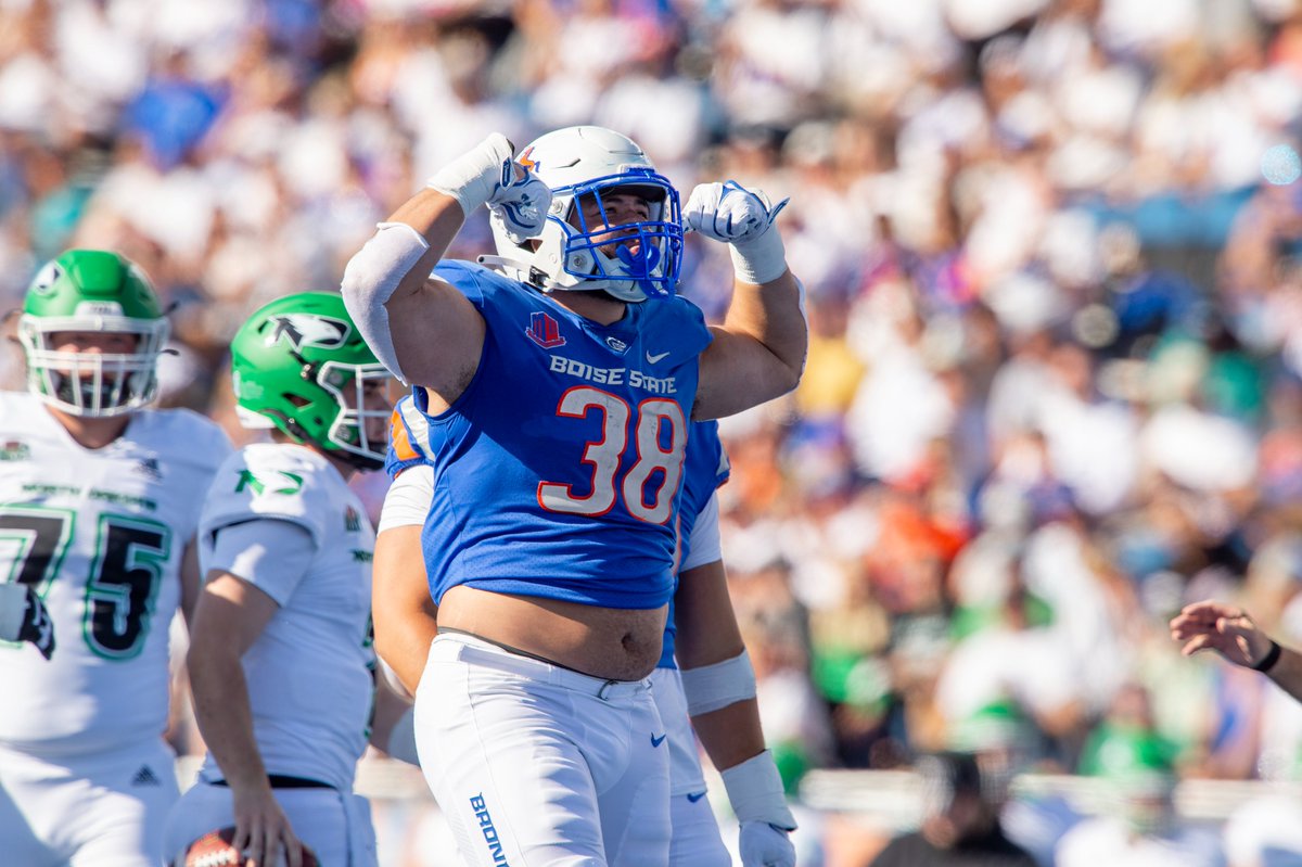 STUDENT-athletes 🎓

Congratulations to Gabe Hunter and Demitri Washington, our latest graduates of Boise State University! 🔵🏈

#BleedBlue | #BuiltDifferent